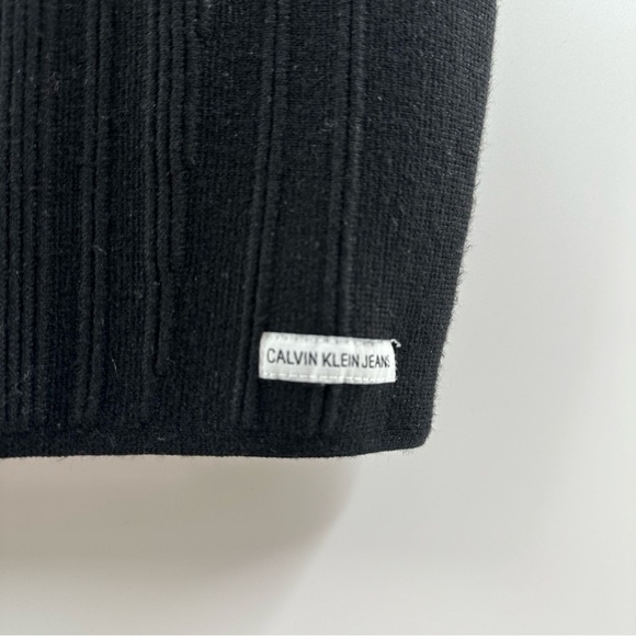 Calvin Klein Jeans Black Ribbed Tank Top – Size Small (Fits Like Medium) - Picture 2 of 5